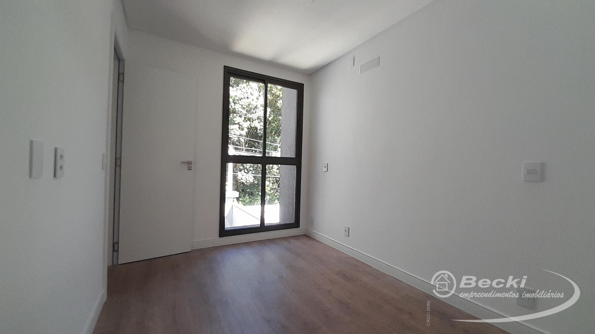 Casa à venda com 4 quartos, 1 suíte, 4 vagas e 131m² no Glória, Joinville (SC) — foto 19 de 22