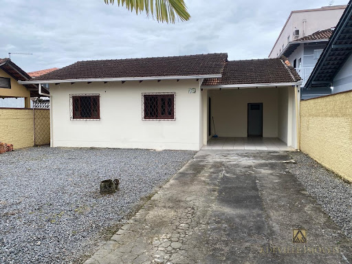 Casa em Aventureiro  -  Joinville