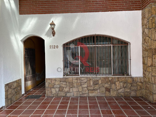 Excelente oportunidade na Vila Maria – Imóvel com duas casas e salão comercial  Vende-se excelente imóvel localizado na Vila Maria, com 210 m² de área construída em um terreno de 250 m², ideal tanto p