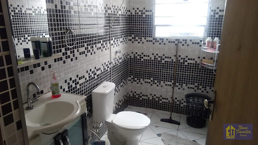 Casa em Jardim Cumbica - Guarulhos com 3 dormitórios e 1 banheiro por R$420 mil - Venda e Locação