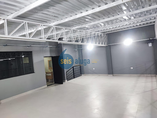 Salão Comercial para Locação em Jardim Alphacenter, SBO