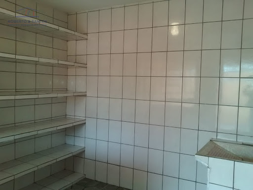 Prateleiras área de serviço