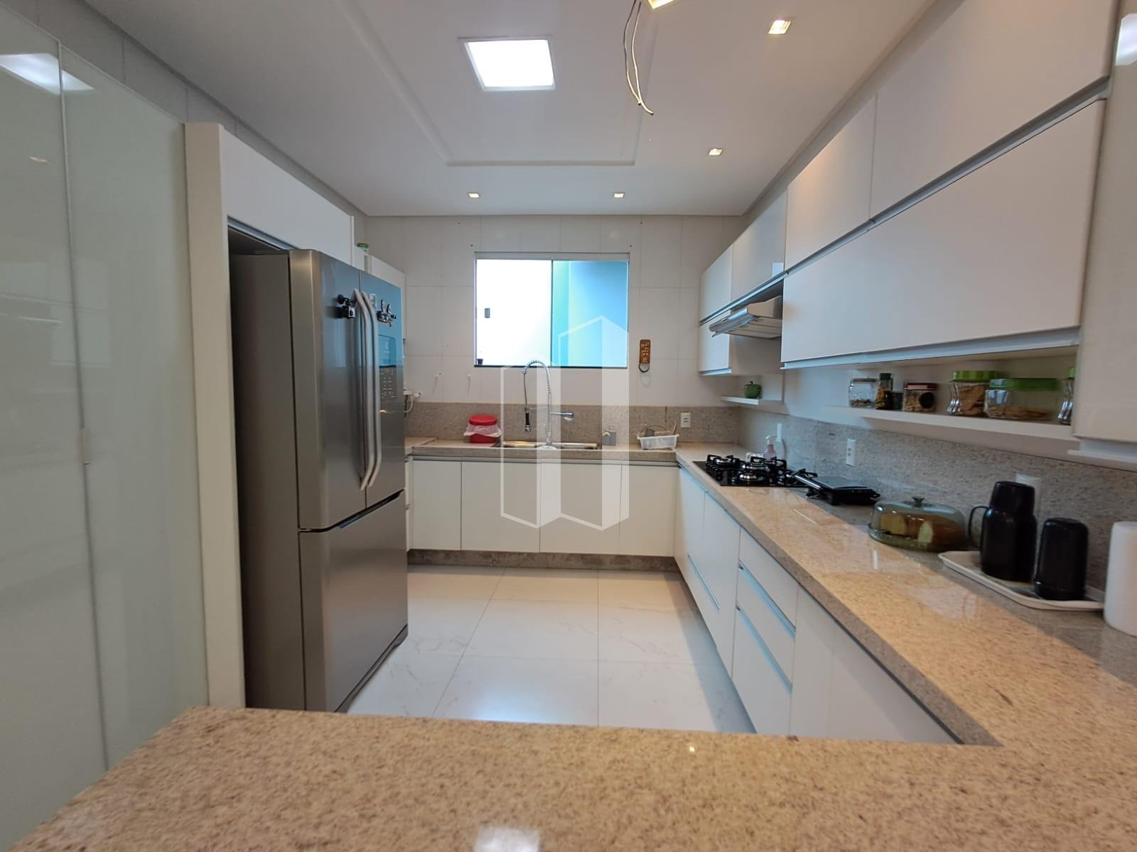 Casa à venda com 5 quartos, 4 suítes, 5 vagas e 370m² no Jardim Planalto, Goiânia (GO) — foto 13 de 30