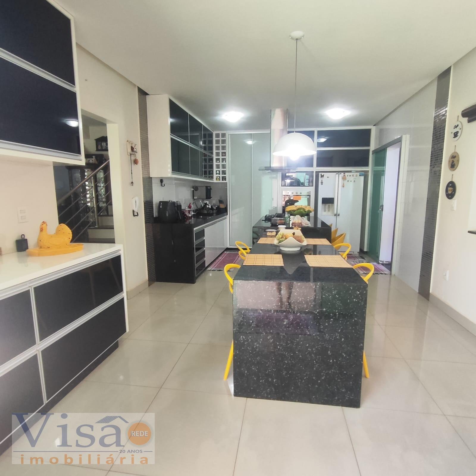 Casa à venda com 3 quartos, 1 suíte, 2 vagas e 250m² no Prado, Paracatu (MG) — foto 2 de 20