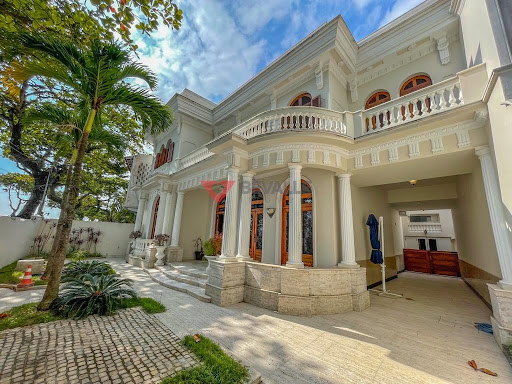 Casa na Urca RJ à Venda: 600m², 4 quartos, 4 vagas 