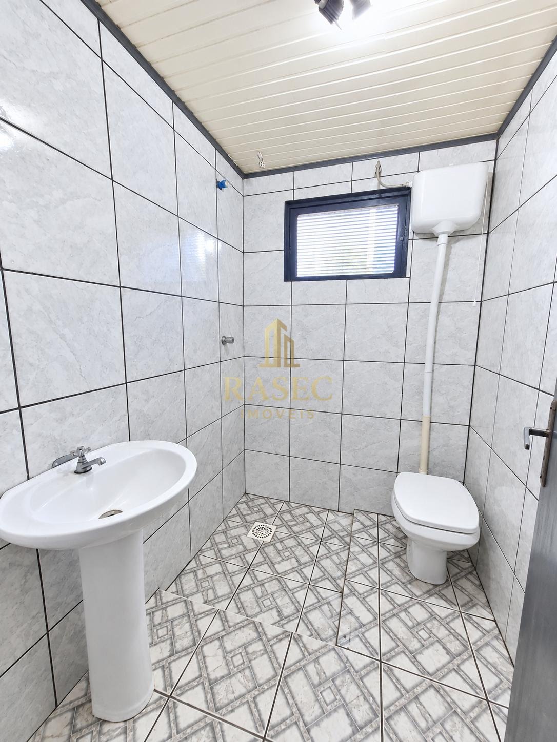 Casa para alugar com 2 quartos, 2 banheiros, 2 vagas e 100m² no Primeiro de Maio, Brusque (SC) — foto 4 de 7
