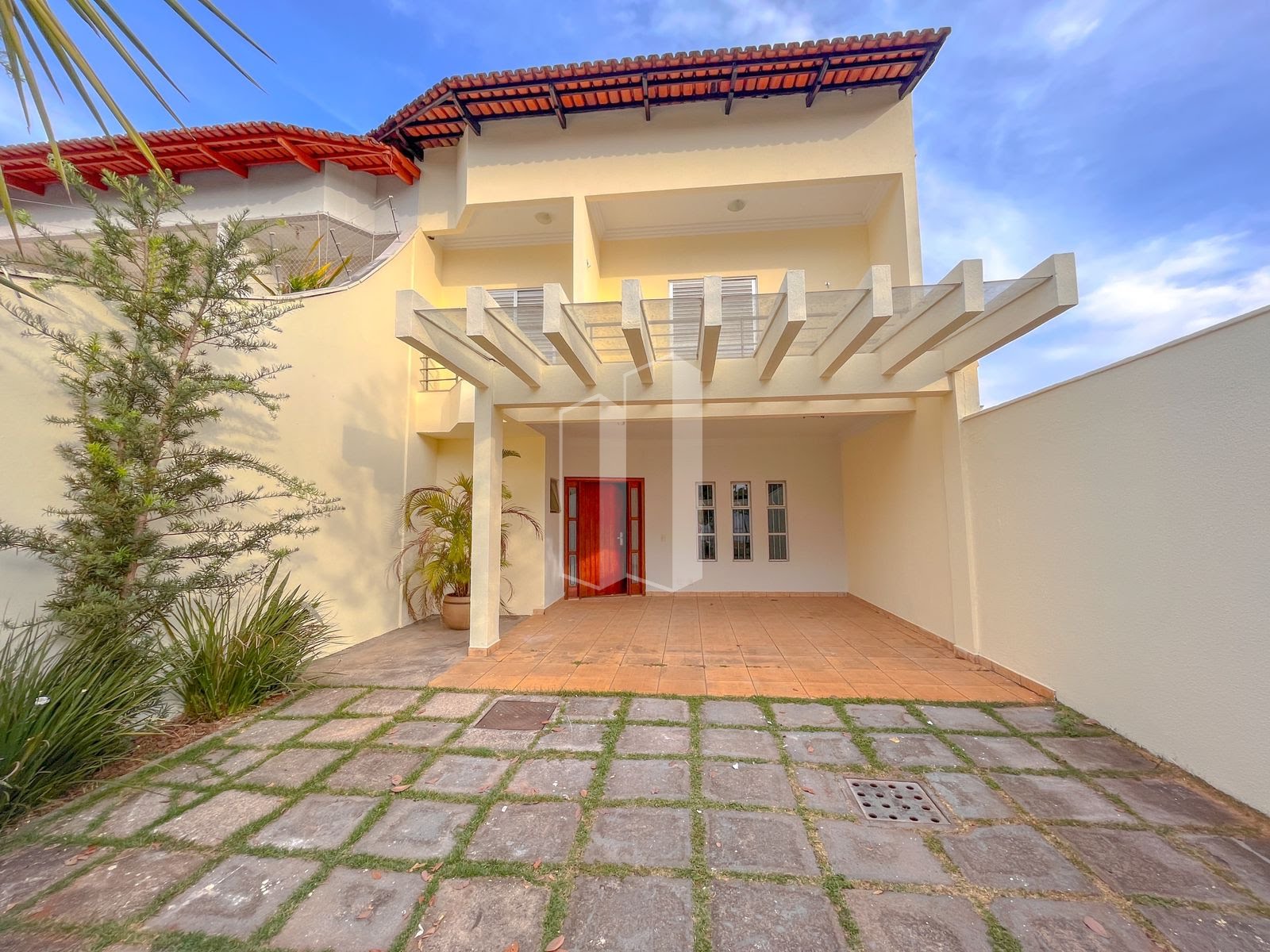 Casa à venda com 4 quartos, 5 banheiros, 4 vagas e 189m² no Jardim Atlântico, Goiânia — foto principal