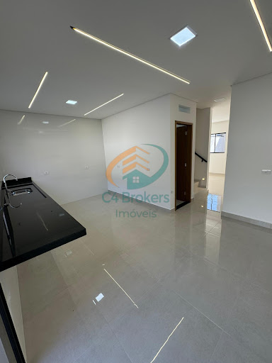Sobrado em Rua em Jardim Presidente Dutra - Guarulhos, SP