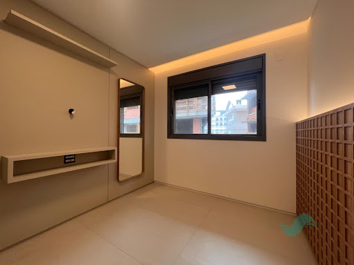 Quarto com os móveis fixos