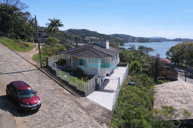Casa 3 quartos sendo 1 suíte na Ponta de Baixo, São José/SC