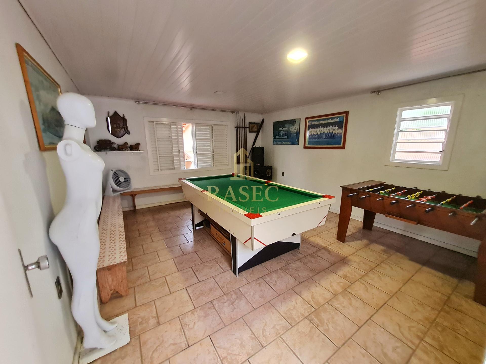 Casa à venda com 4 quartos, 1 suíte, 2 vagas e 209m² no Primeiro de Maio, Brusque (SC) — foto 17 de 18