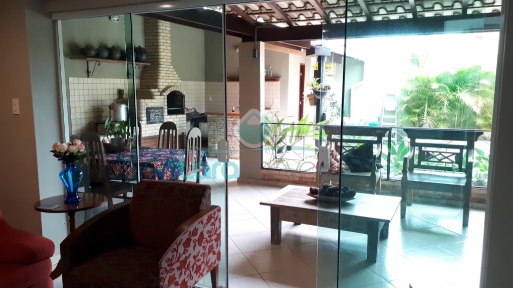 Casa à venda com 4 quartos, 1 suíte, 2 vagas e 300m² no Granja dos Cavaleiros, Macaé (RJ) — foto 24 de 30