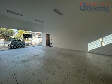 Sala no Glória, Joinville, com 60m² de área útil para locação por R$ 2.500+taxas/mensal. Ótima oportunidade!