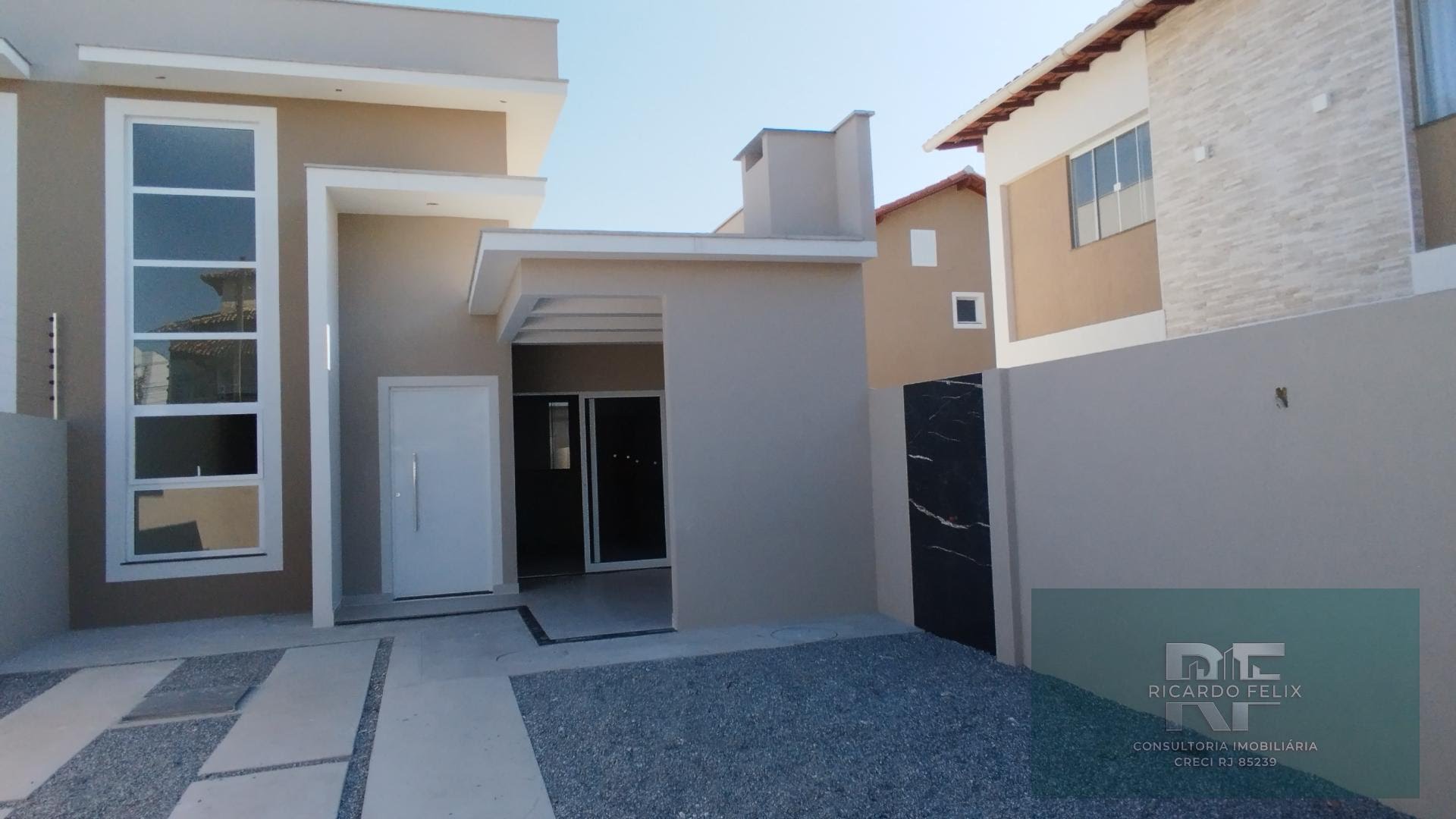 Casa à venda com 3 quartos, 2 banheiros, 2 vagas e 210m² no Ouro Verde, Rio das Ostras — foto principal