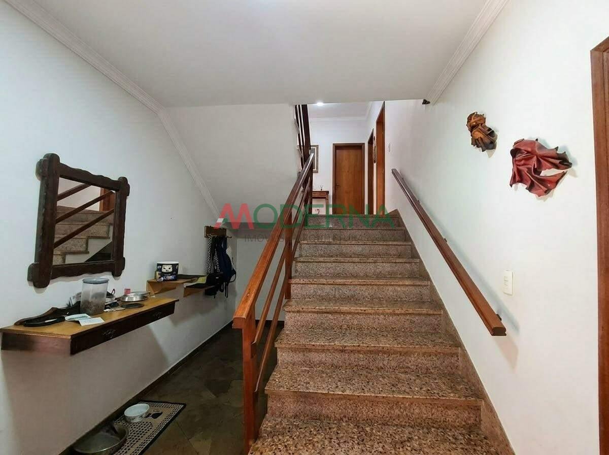 Casa à venda com 4 quartos, 1 suíte, 3 vagas e 300m² no Rudge Ramos, São Bernardo do Campo (SP) — foto 8 de 19