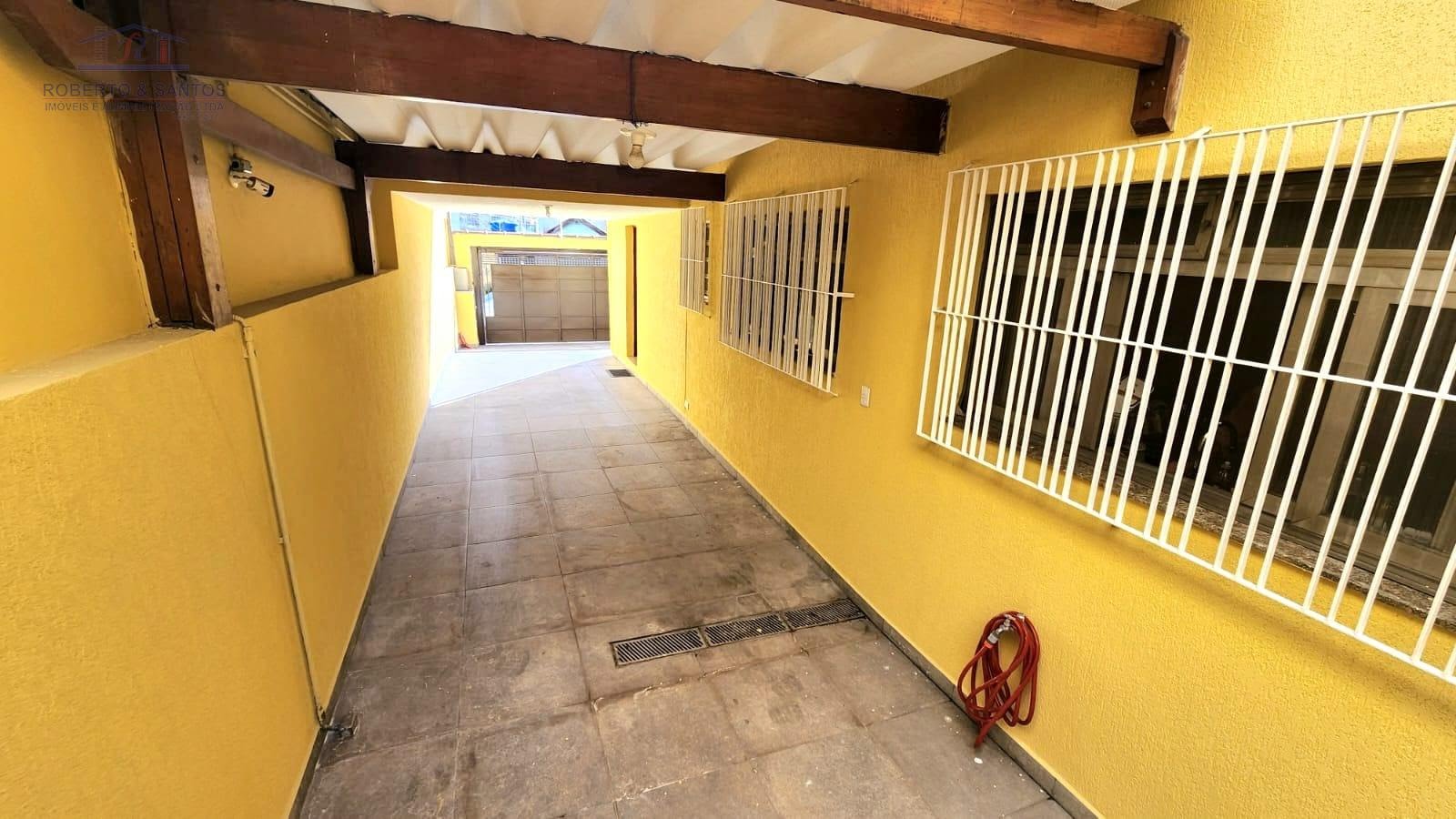 corredor lateral bem amplo