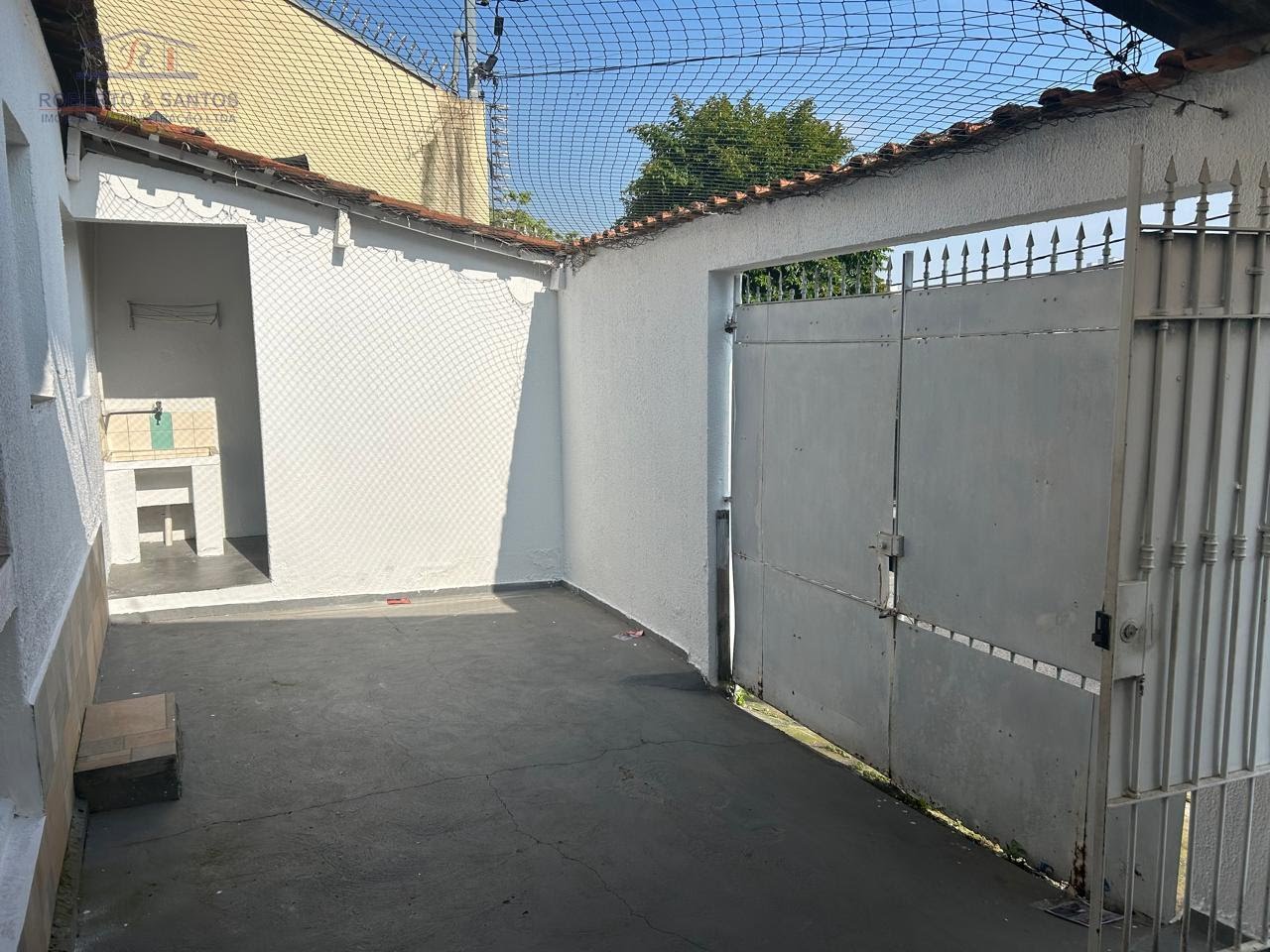 Garagem e quintal