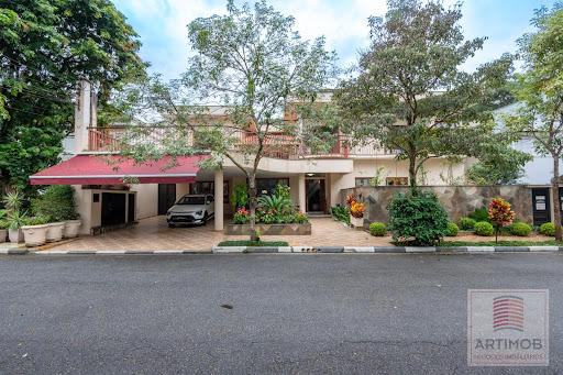 Casa de Condomínio na Super Quadra Morumbi, 5 Suítes, 440m² à Venda