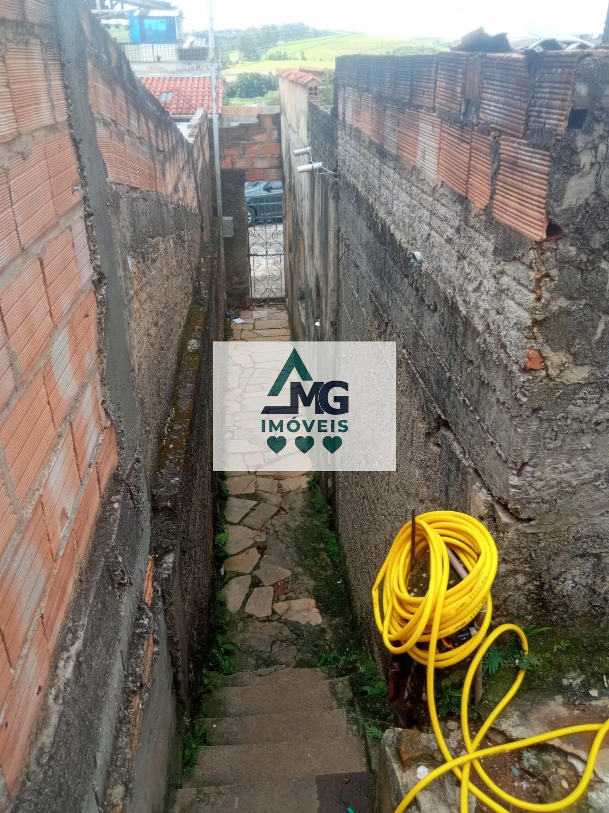 Casa à venda com 4 quartos, 2 banheiros e 200m² no Parque São José, Três Corações (MG) — foto 2 de 3