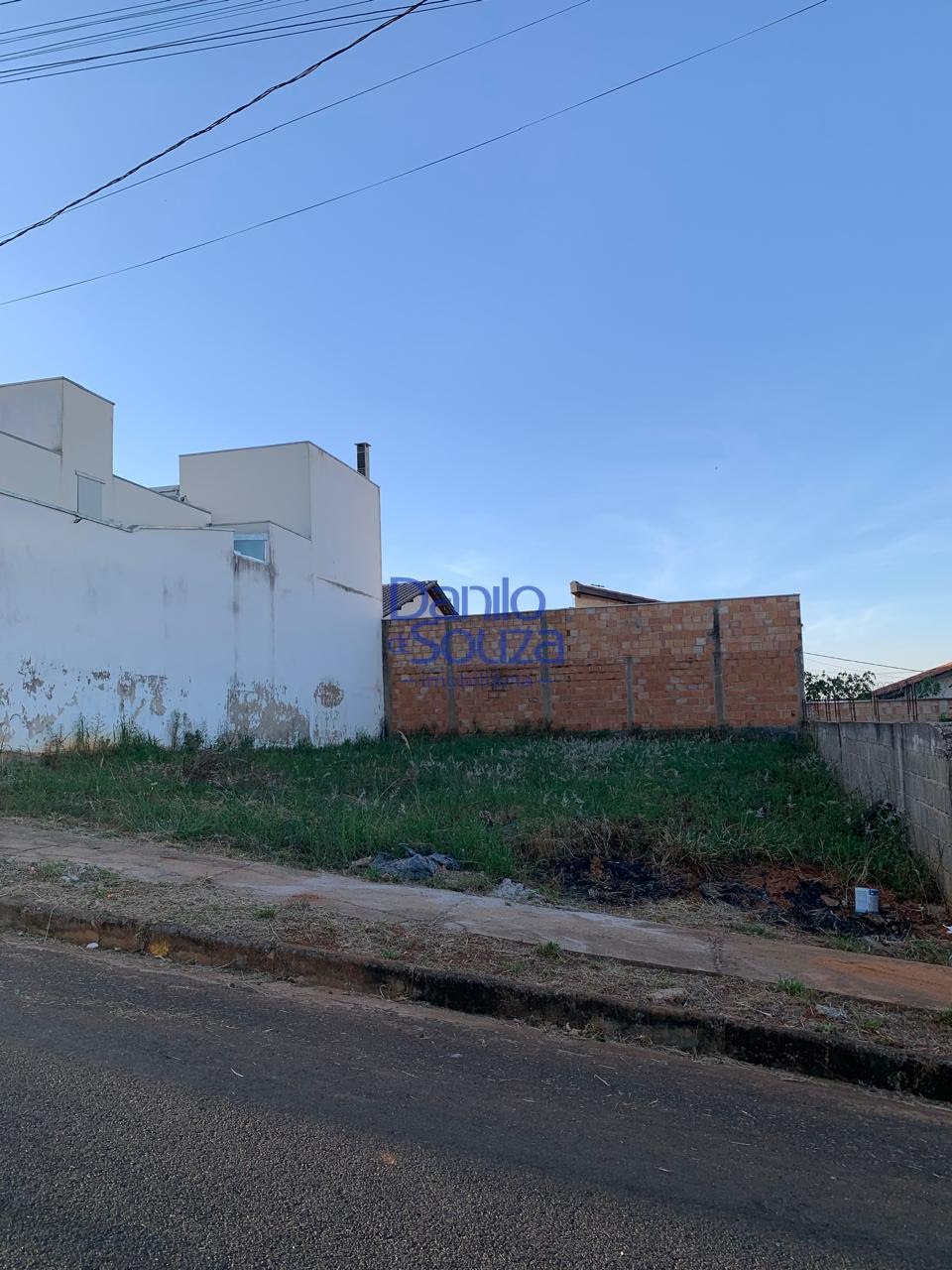 Terreno à venda com 240m² de terreno no Parque das Mangabeiras IV, Araxá (MG) — foto 2 de 3