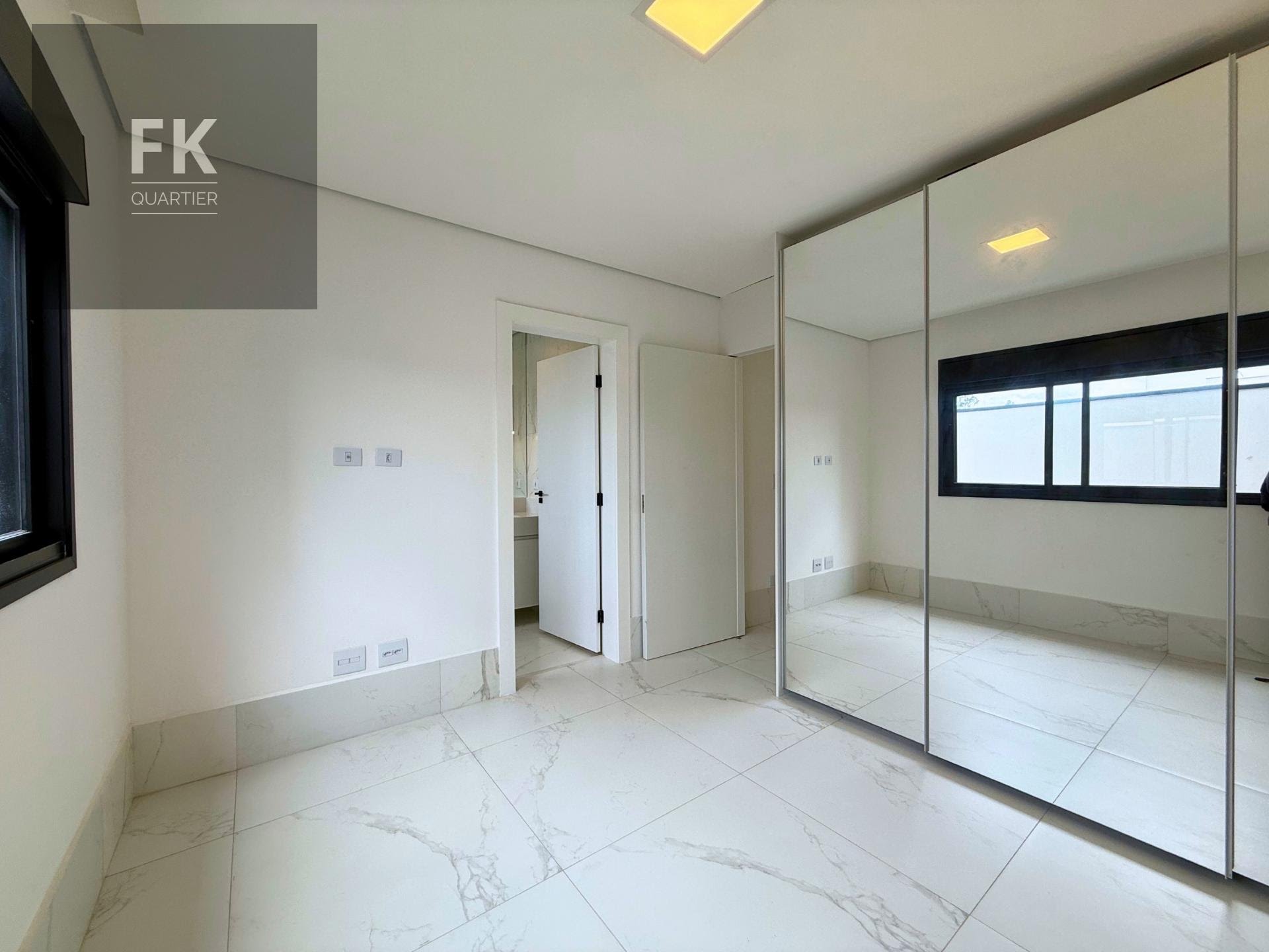 Casa à venda com 5 quartos, 5 suítes, 6 vagas e 422m² no Cidade Tamboré, Santana de Parnaíba (SP) — foto 20 de 30