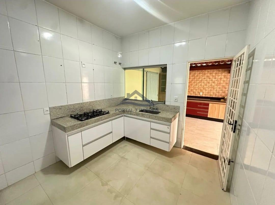 Casa à venda com 3 quartos, 1 suíte, 4 vagas e 360m² no Iporanga, Sete Lagoas (MG) — foto 13 de 18