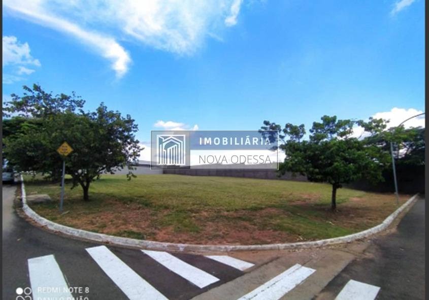 Terreno à Venda no Residencial Fazenda Santa Lúcia Americana