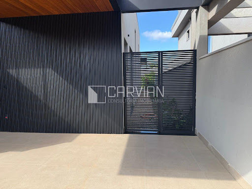 Entrada lateral direita