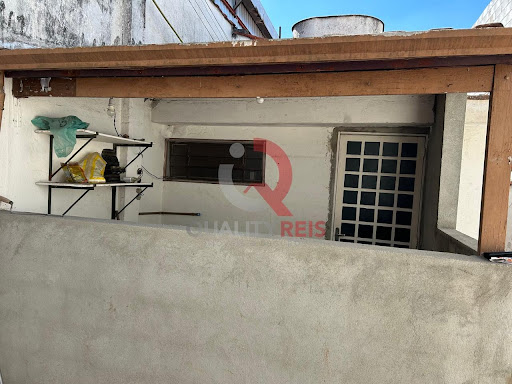 Excelente oportunidade na Vila Maria – Imóvel com duas casas e salão comercial  Vende-se excelente imóvel localizado na Vila Maria, com 210 m² de área construída em um terreno de 250 m², ideal tanto p