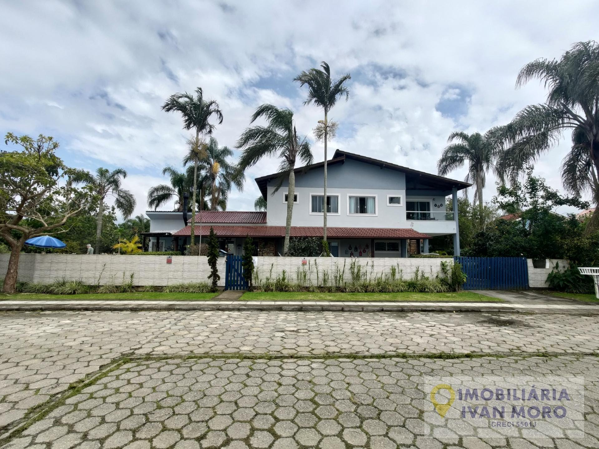 Casa à venda com 4 quartos, 3 suítes, 2 vagas e 230m² no Daniela, Florianópolis (SC) — foto 2 de 30