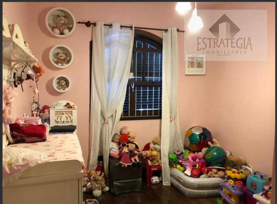 Casa à venda com 5 quartos, 2 suítes, 6 vagas e 440m² no Valparaíso, Petrópolis (RJ) — foto 19 de 30