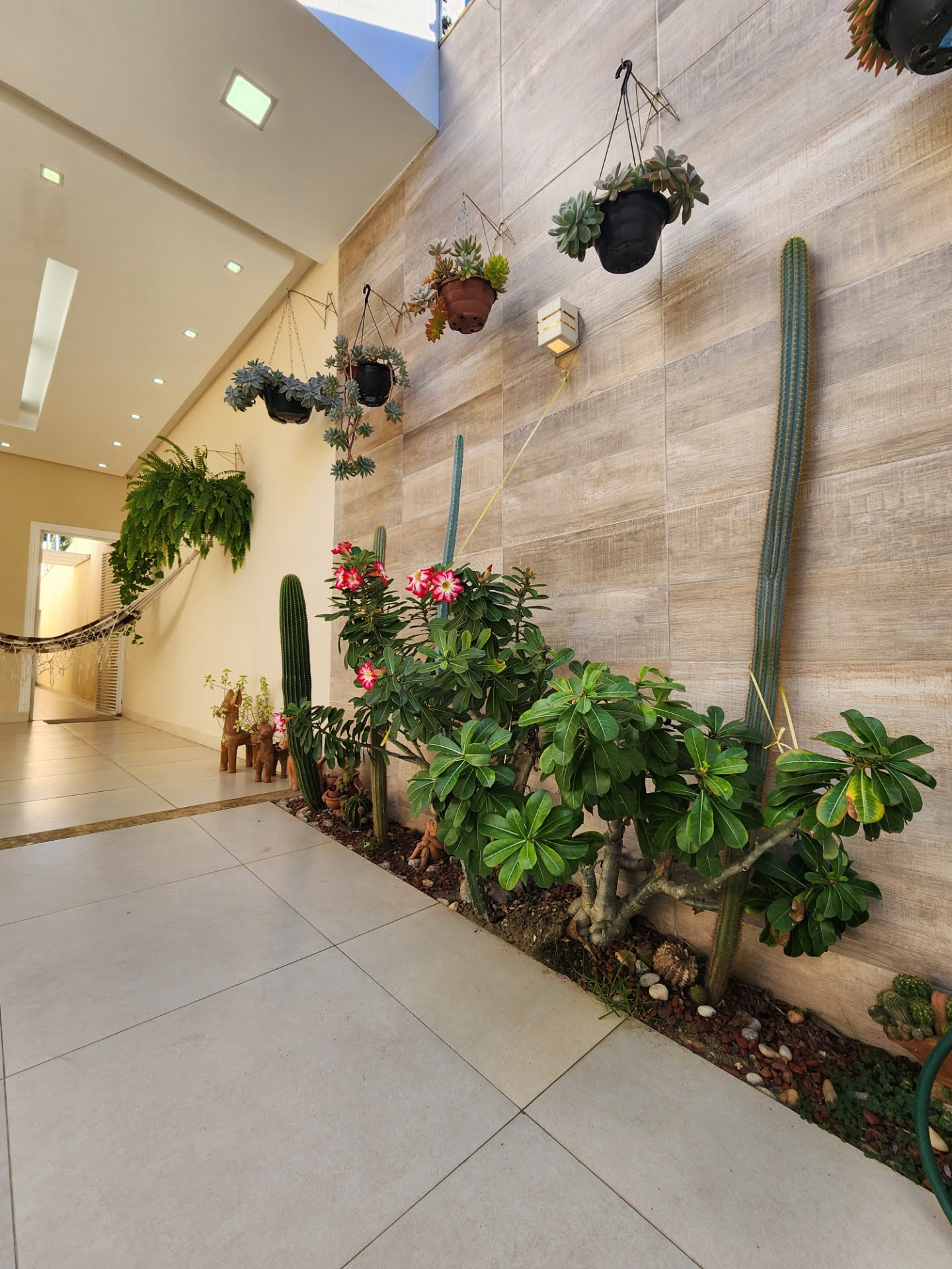 Casa à venda com 3 quartos, 2 suítes, 2 vagas e 220m² no Parque Ipê, Feira de Santana (BA) — foto 4 de 26