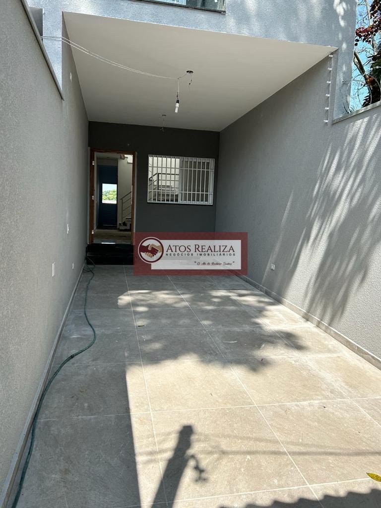 Casa à venda com 3 quartos, 4 banheiros, 2 vagas e 1000m² no Campo Grande, São Paulo — foto principal
