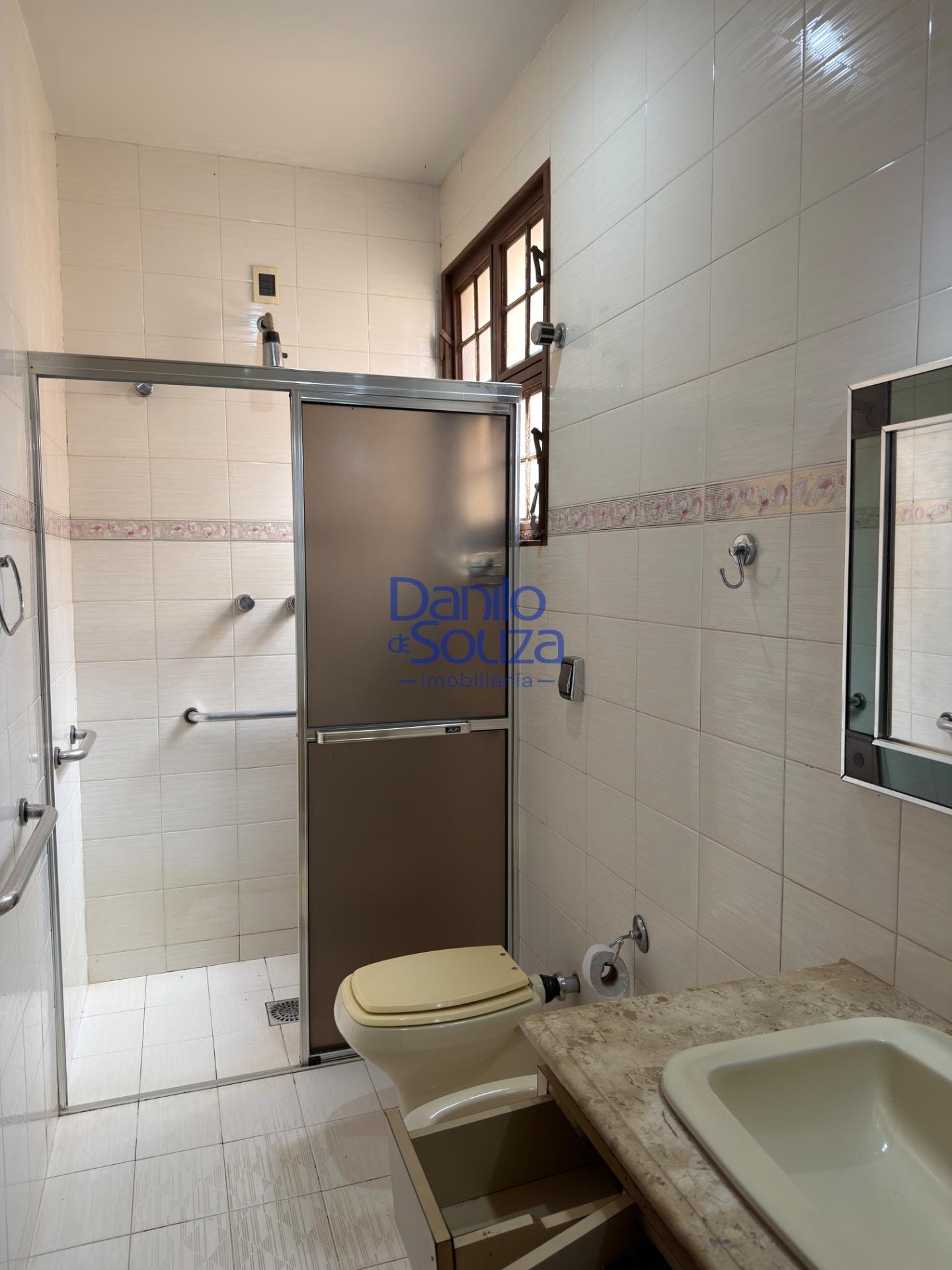 Casa à venda com 4 quartos, 3 suítes, 2 vagas e 344m² no São Cristóvão, Araxá (MG) — foto 17 de 29