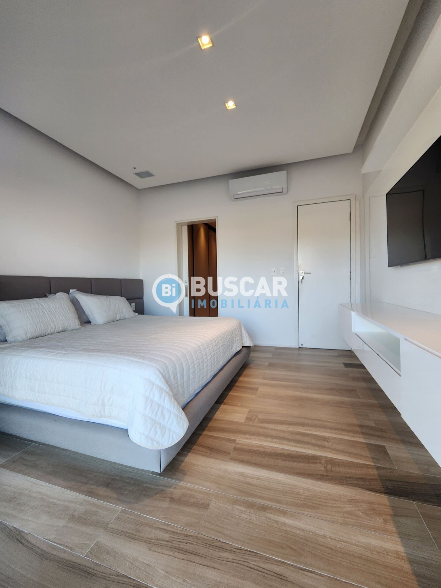 Casa à venda com 4 quartos, 4 suítes, 4 vagas e 402m² no Vale do Jacuípe, Feira de Santana (BA) — foto 28 de 30