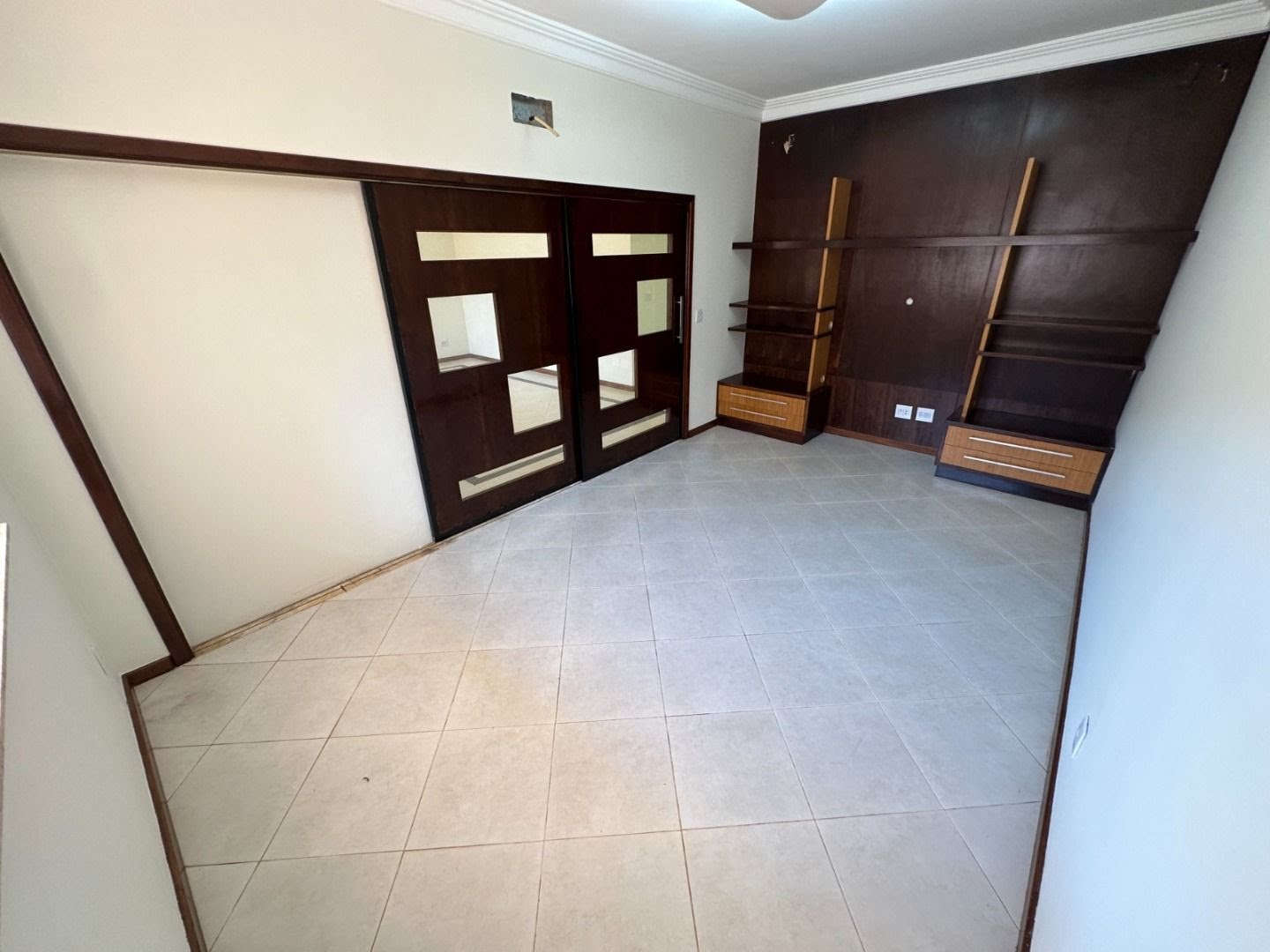 Casa à venda com 5 quartos, 3 suítes, 5 vagas e 324m² no Vila Tibério, Ribeirão Preto (SP) — foto 16 de 30