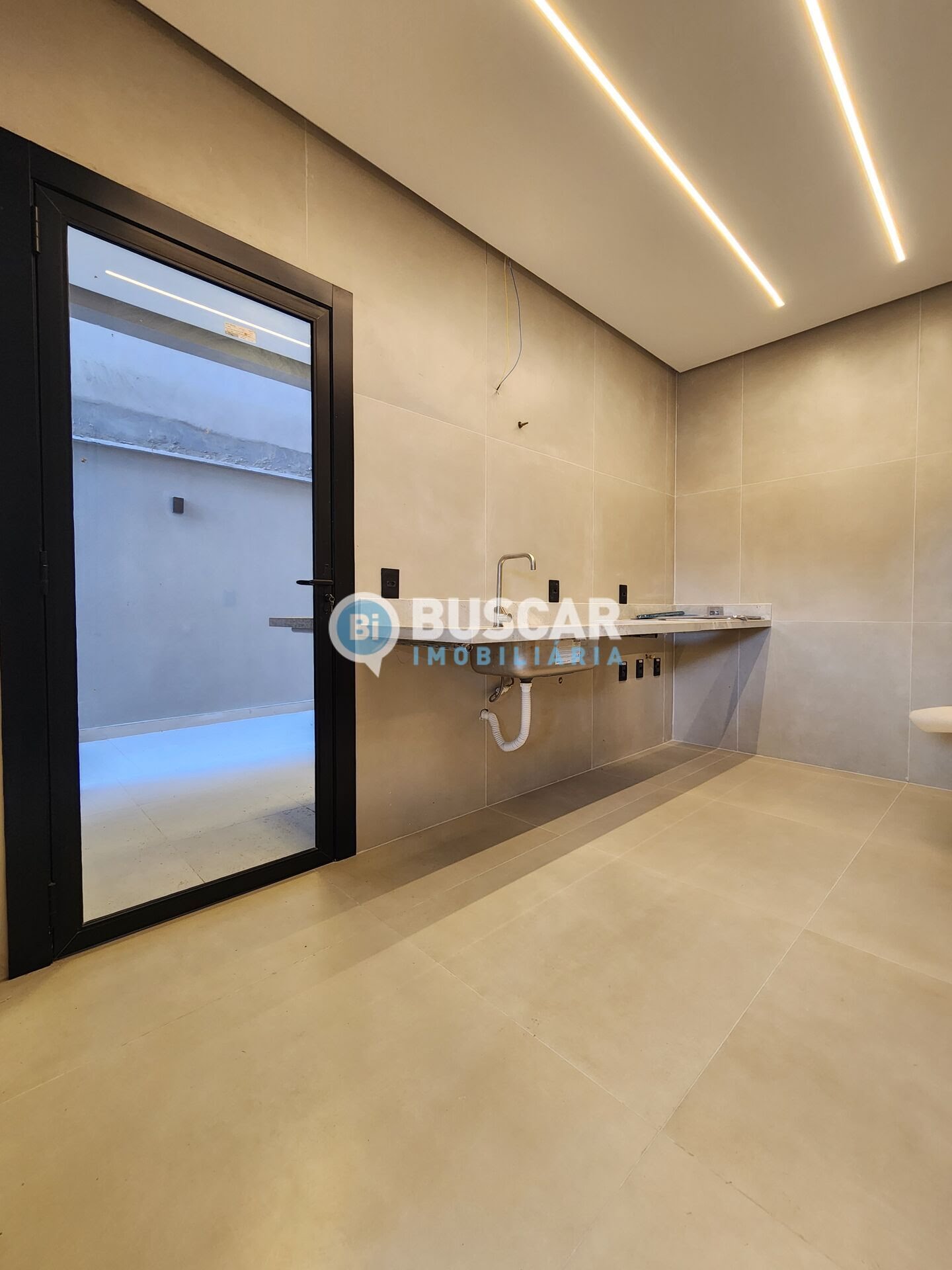 Casa à venda com 4 quartos, 4 suítes, 4 vagas e 220m² no Sim, Feira de Santana (BA) — foto 9 de 20