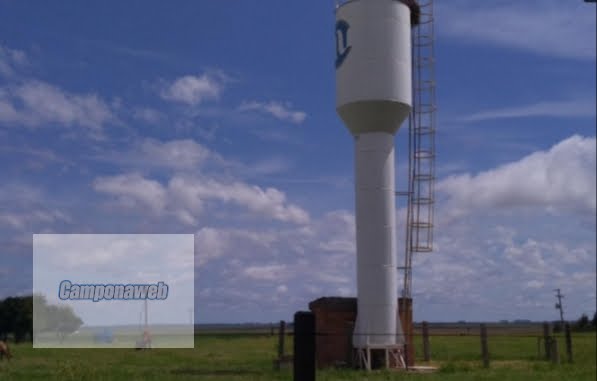 Caixa d´água e área no fundo