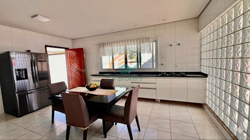 Casa Térrea com 709m² - Alto Padrão em Suzano
