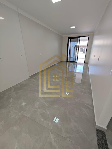 Casa em Floresta, Cascavel: 2 Dormitórios e 1 Suíte