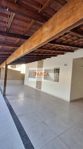 Casa à Venda em Laranjeiras - 5 Dormitórios e 290m²