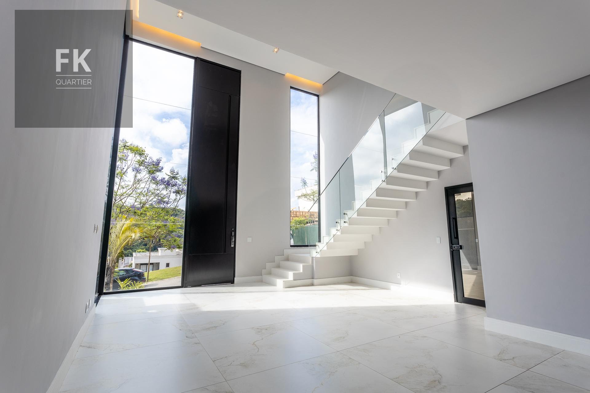 Casa à venda com 5 quartos, 7 banheiros, 4 vagas e 392m² no Cidade Tamboré, Santana de Parnaíba — foto principal
