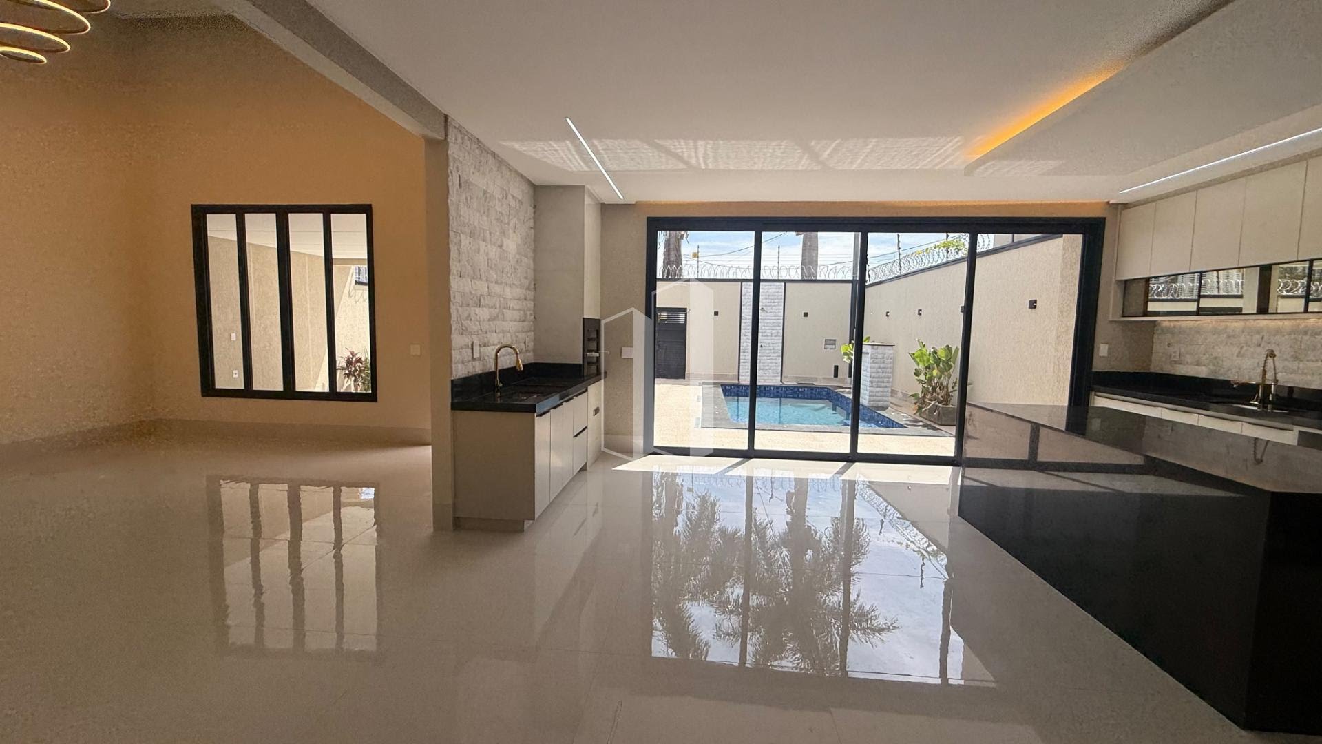 Casa à venda com 4 quartos, 3 suítes, 4 vagas e 220m² no Parque Amazônia, Goiânia (GO) — foto 4 de 16