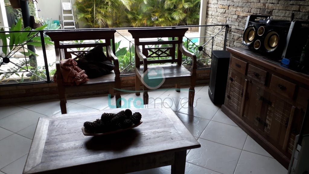 Casa à venda com 4 quartos, 1 suíte, 2 vagas e 300m² no Granja dos Cavaleiros, Macaé (RJ) — foto 25 de 30