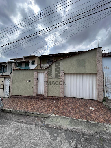Casa Ampla e Completa com 4 Quartos, 2 Salas e 2 Vagas