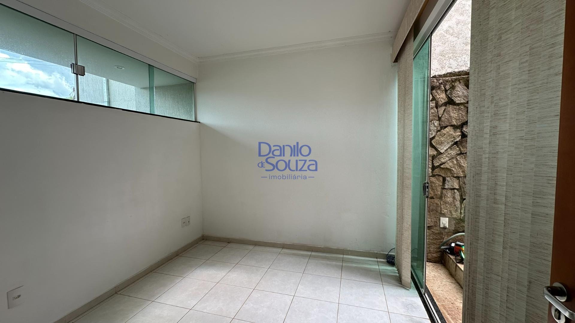 Casa à venda com 3 quartos, 2 suítes e 360m² no Guilhermina Vieira Chaer, Araxá (MG) — foto 6 de 26