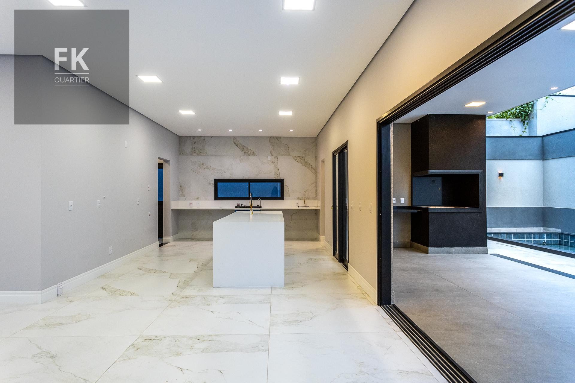 Casa à venda com 5 quartos, 5 suítes, 4 vagas e 392m² no Cidade Tamboré, Santana de Parnaíba (SP) — foto 8 de 30