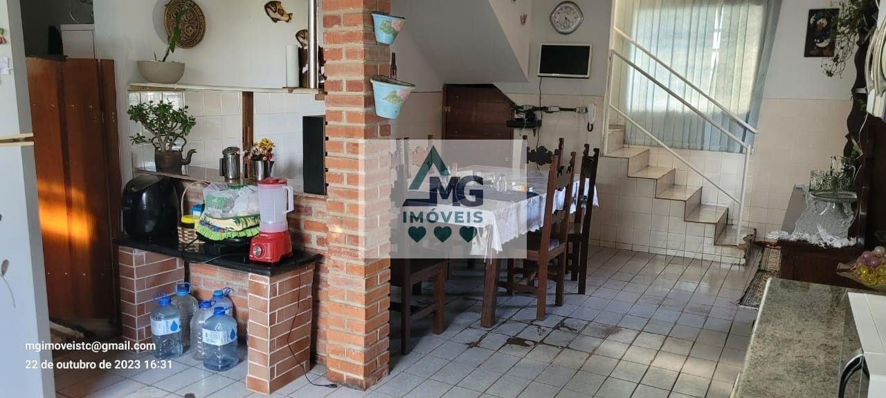 Casa à venda com 4 quartos e 3 banheiros no Chácara das Rosas, Três Corações (MG) — foto 22 de 23