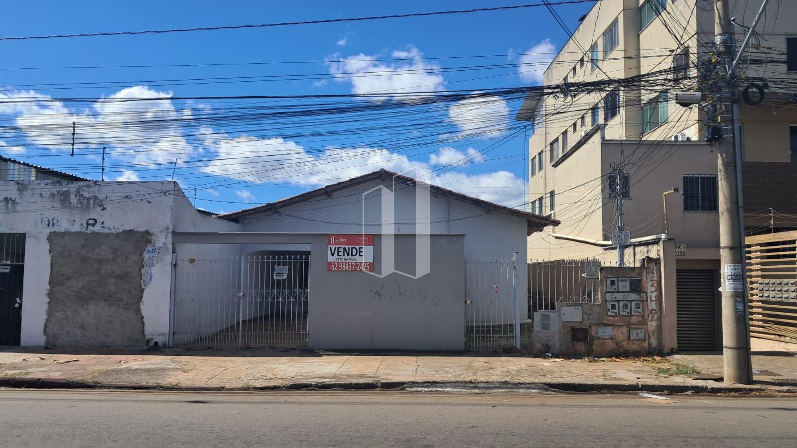 Casa à venda com 3 quartos, 1 banheiro, 2 vagas e 435m² no Setor Coimbra, Goiânia — foto principal