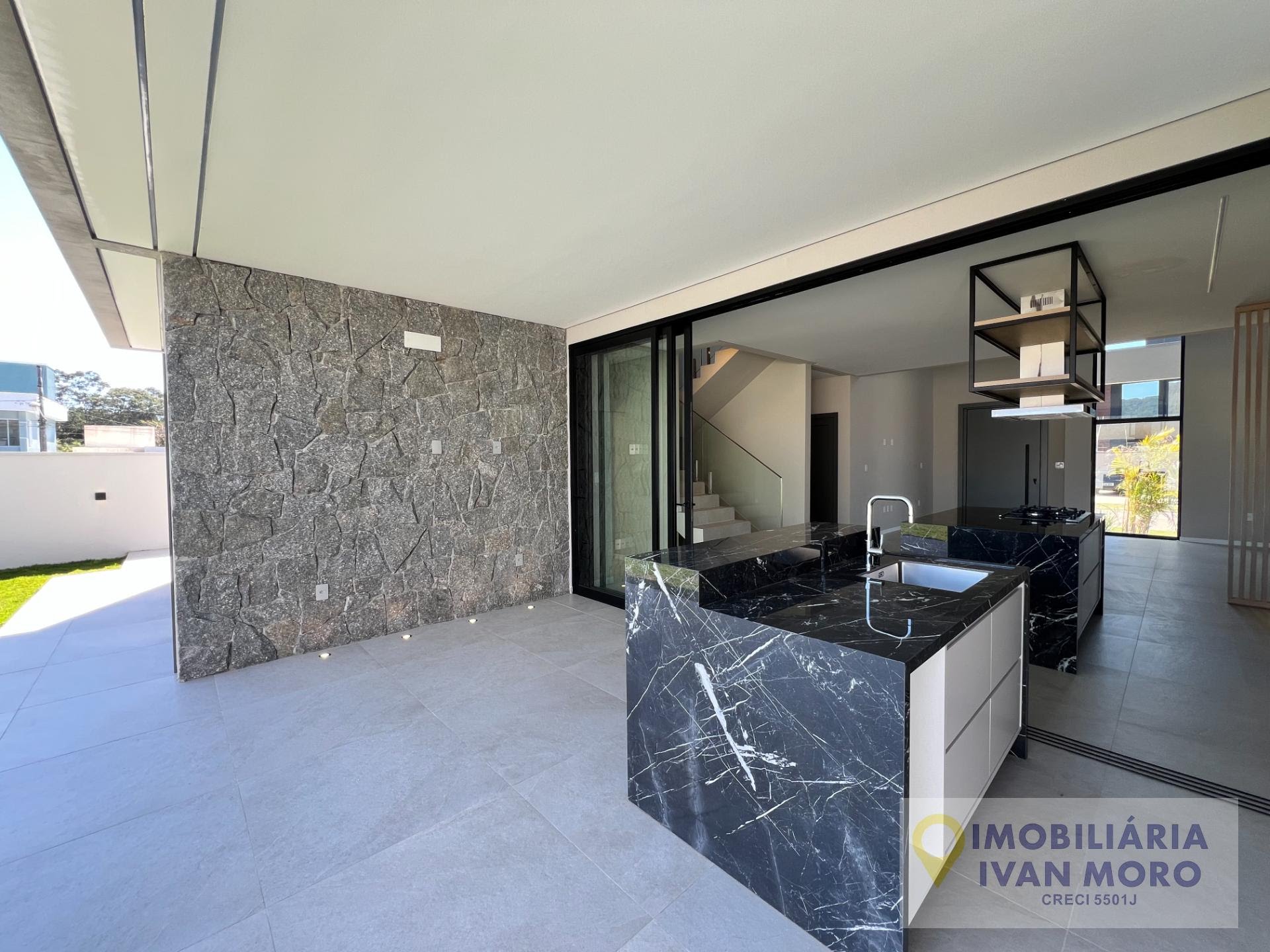 Casa à venda com 4 quartos, 4 suítes, 4 vagas e 261m² no São João do Rio Vermelho, Florianópolis (SC) — foto 9 de 30